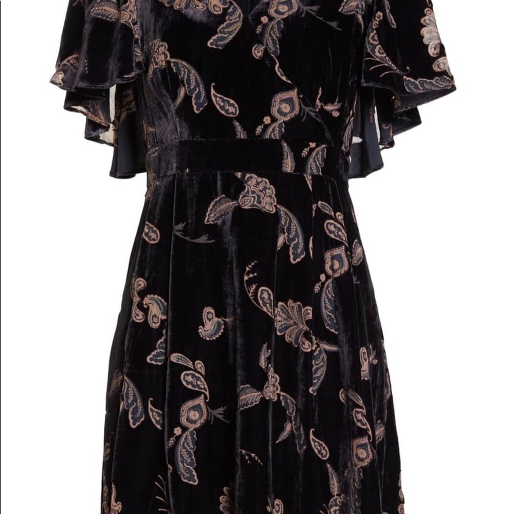 NWT Eliza J Velvet Cape Sleeve Dress Size 6 - Picture 6 of 6